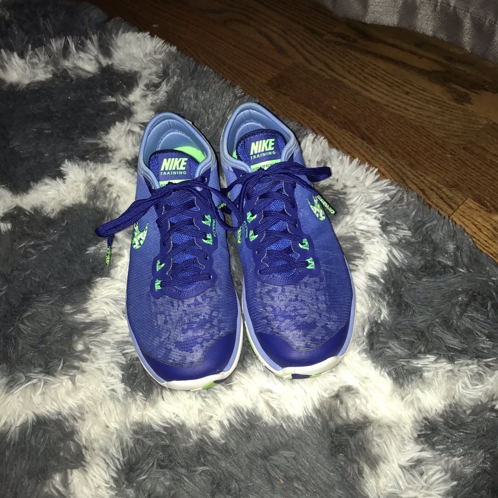 Nike gym shoes